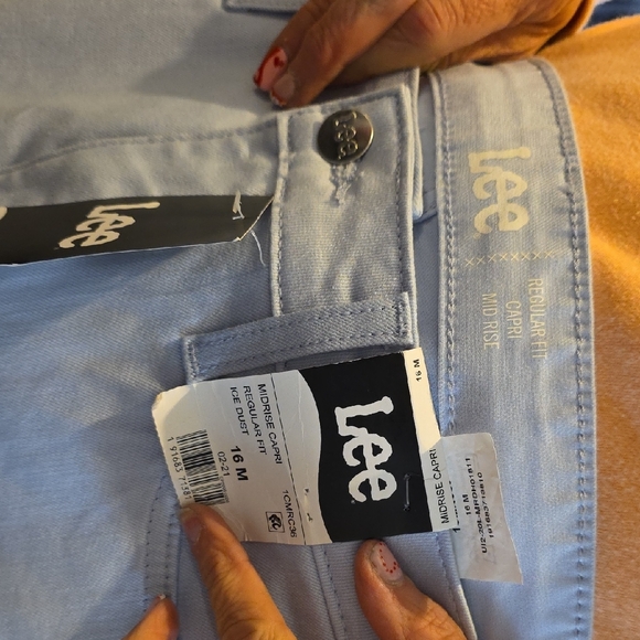 Lee Women's Soft Blue Ankle Jeans - Picture 4 of 4